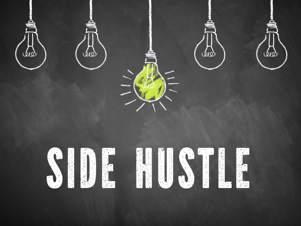 An image of a set of light bulbs drawn on a chalk board with the words "Side Hustle"